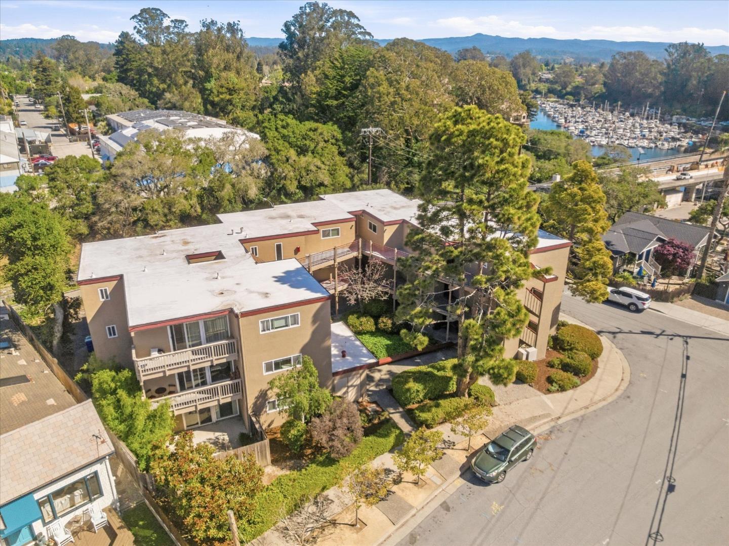 Detail Gallery Image 4 of 32 For 171 Marine Parade, Santa Cruz,  CA 95062 - – Beds | – Baths