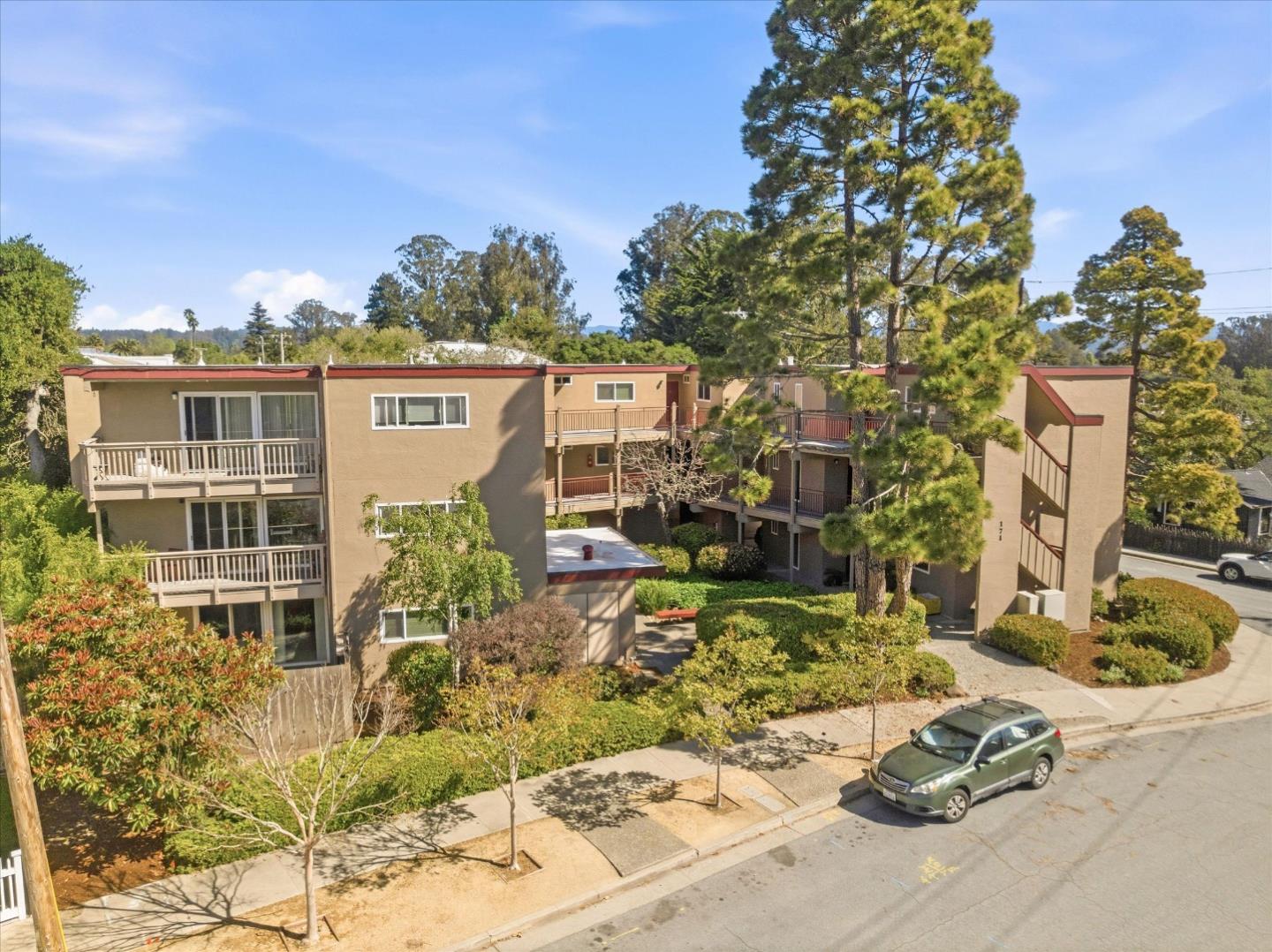 Detail Gallery Image 6 of 32 For 171 Marine Parade, Santa Cruz,  CA 95062 - – Beds | – Baths