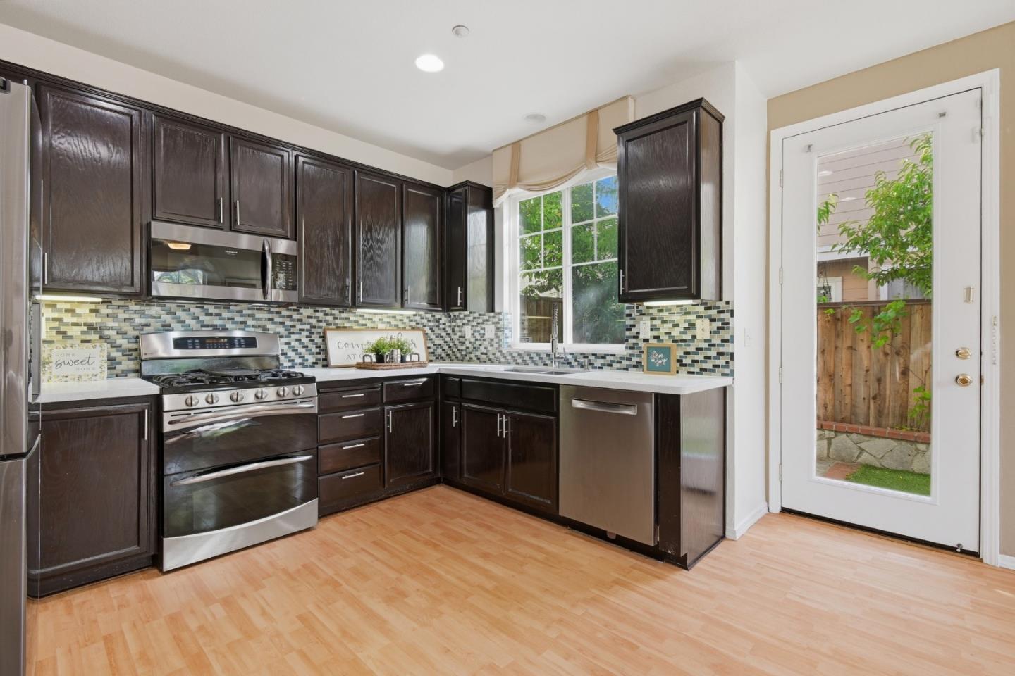 Detail Gallery Image 14 of 42 For 4040 Hemingway Cmn, Fremont,  CA 94536 - 3 Beds | 2/1 Baths