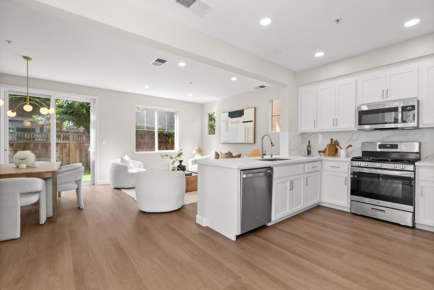 Detail Gallery Image 21 of 50 For 510 Sandlewood St, Menlo Park,  CA 94025 - 4 Beds | 3 Baths