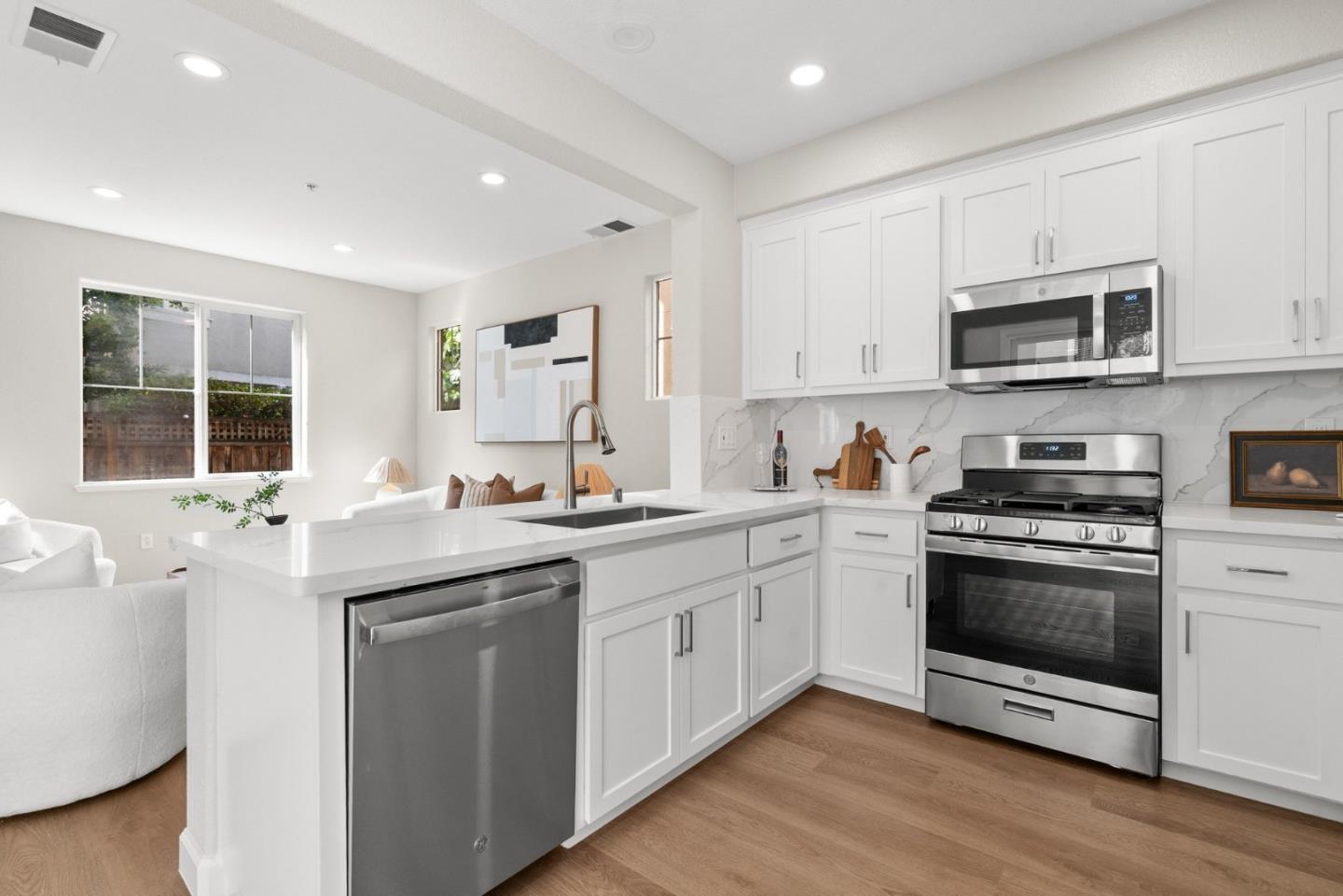 Detail Gallery Image 22 of 50 For 510 Sandlewood St, Menlo Park,  CA 94025 - 4 Beds | 3 Baths