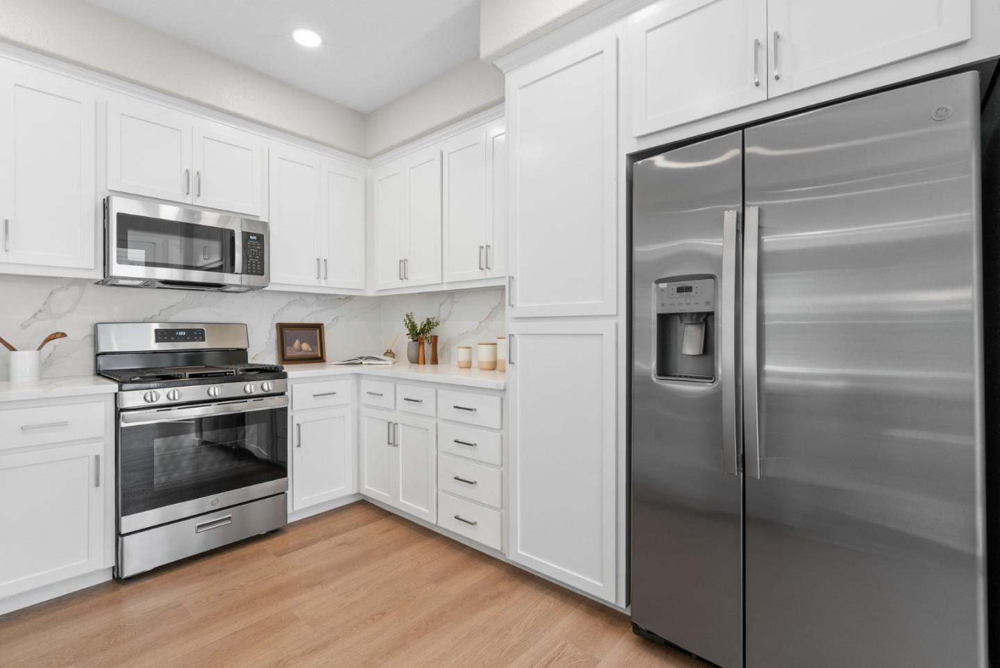 Detail Gallery Image 23 of 50 For 510 Sandlewood St, Menlo Park,  CA 94025 - 4 Beds | 3 Baths