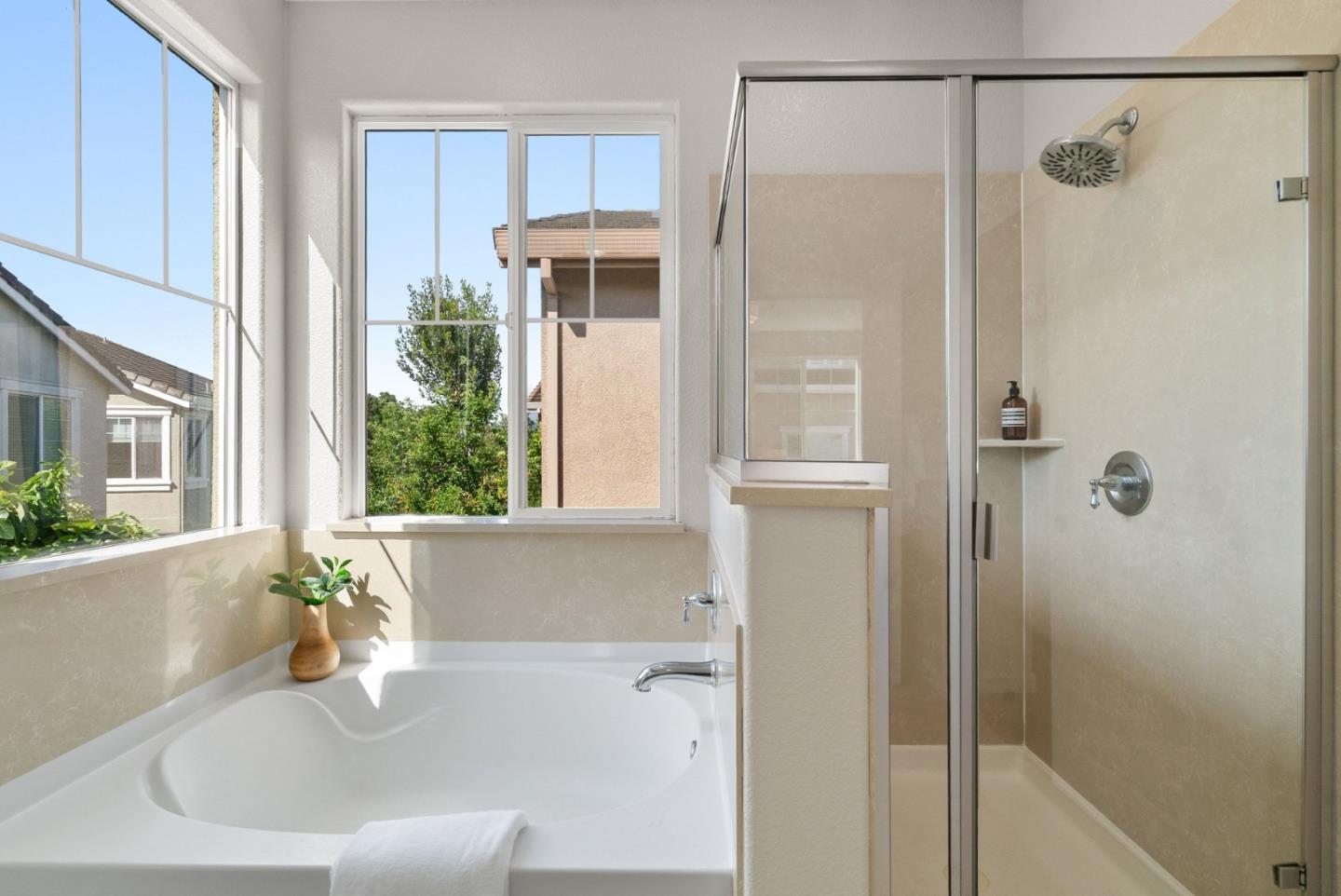 Detail Gallery Image 38 of 50 For 510 Sandlewood St, Menlo Park,  CA 94025 - 4 Beds | 3 Baths