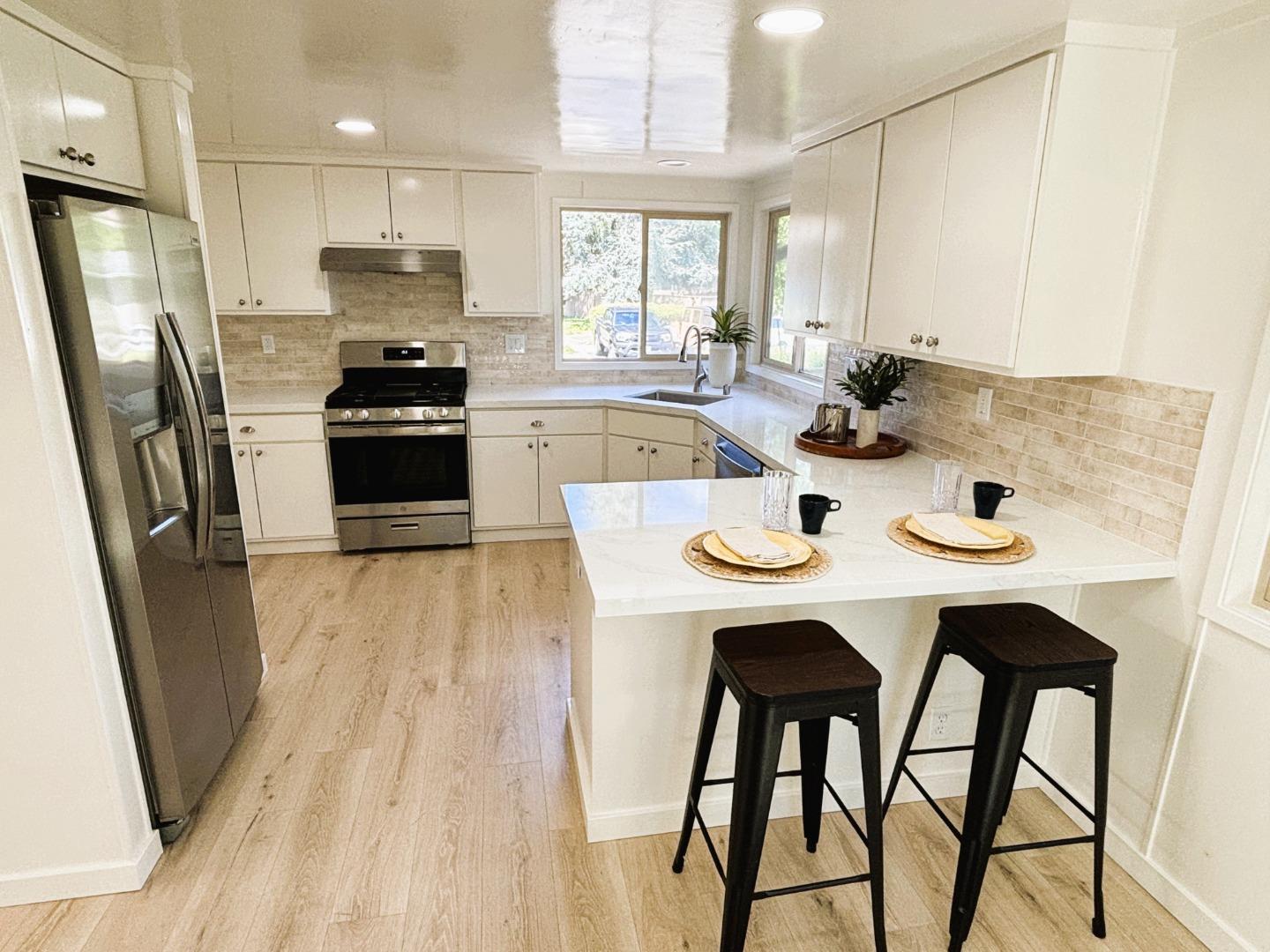 Detail Gallery Image 2 of 22 For 391 Millpond Dr #391,  San Jose,  CA 95125 - 2 Beds | 2 Baths