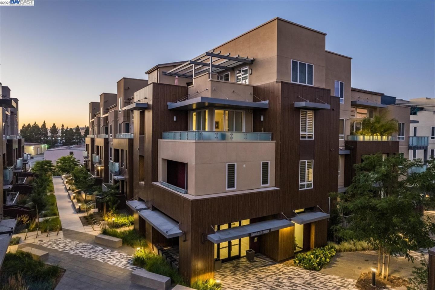 Detail Gallery Image 82 of 90 For 2358 Velocity Cmn #206,  Fremont,  CA 94539 - 2 Beds | 2 Baths