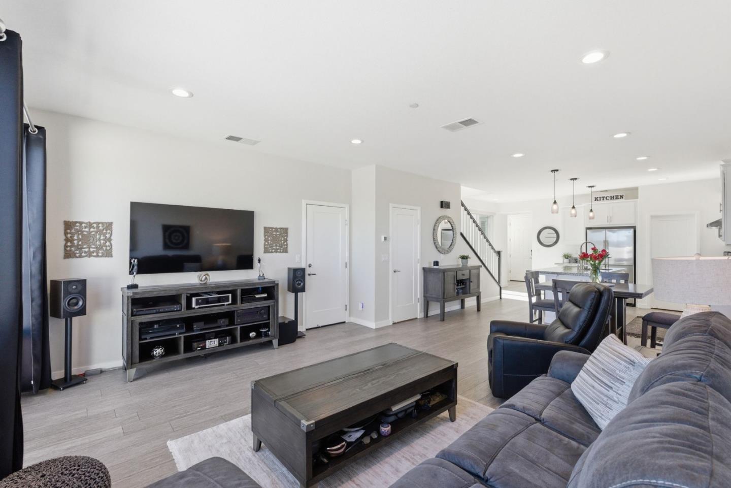 Detail Gallery Image 10 of 31 For 1325 Hernandez Way, Gilroy,  CA 95020 - 4 Beds | 3 Baths