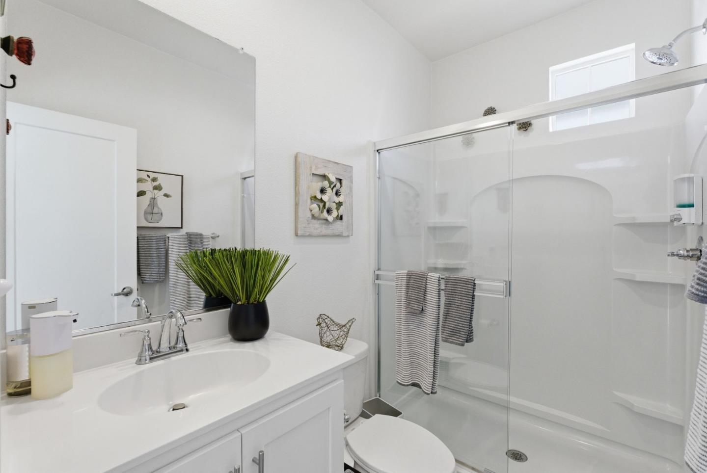 Detail Gallery Image 12 of 31 For 1325 Hernandez Way, Gilroy,  CA 95020 - 4 Beds | 3 Baths