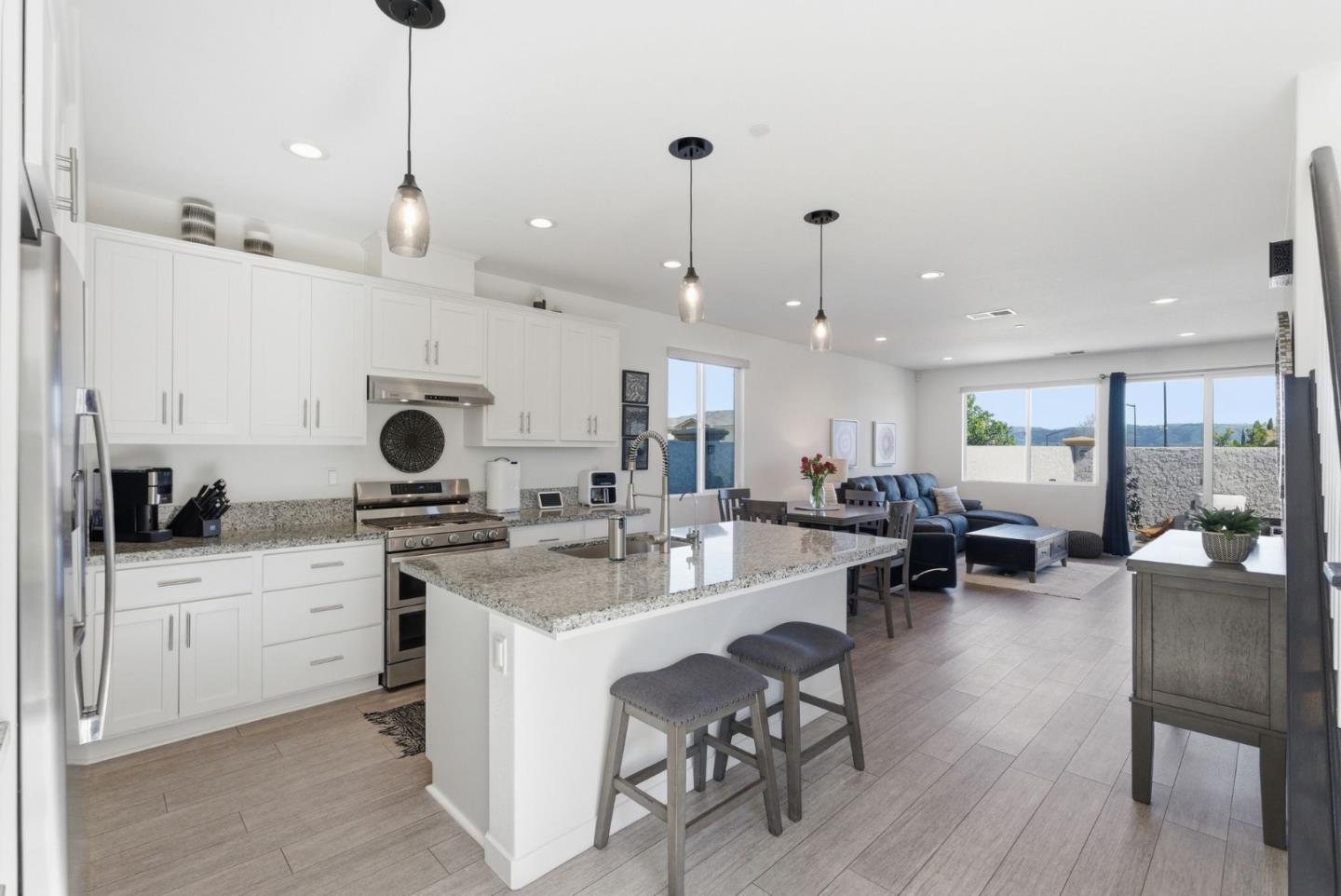 Detail Gallery Image 4 of 31 For 1325 Hernandez Way, Gilroy,  CA 95020 - 4 Beds | 3 Baths