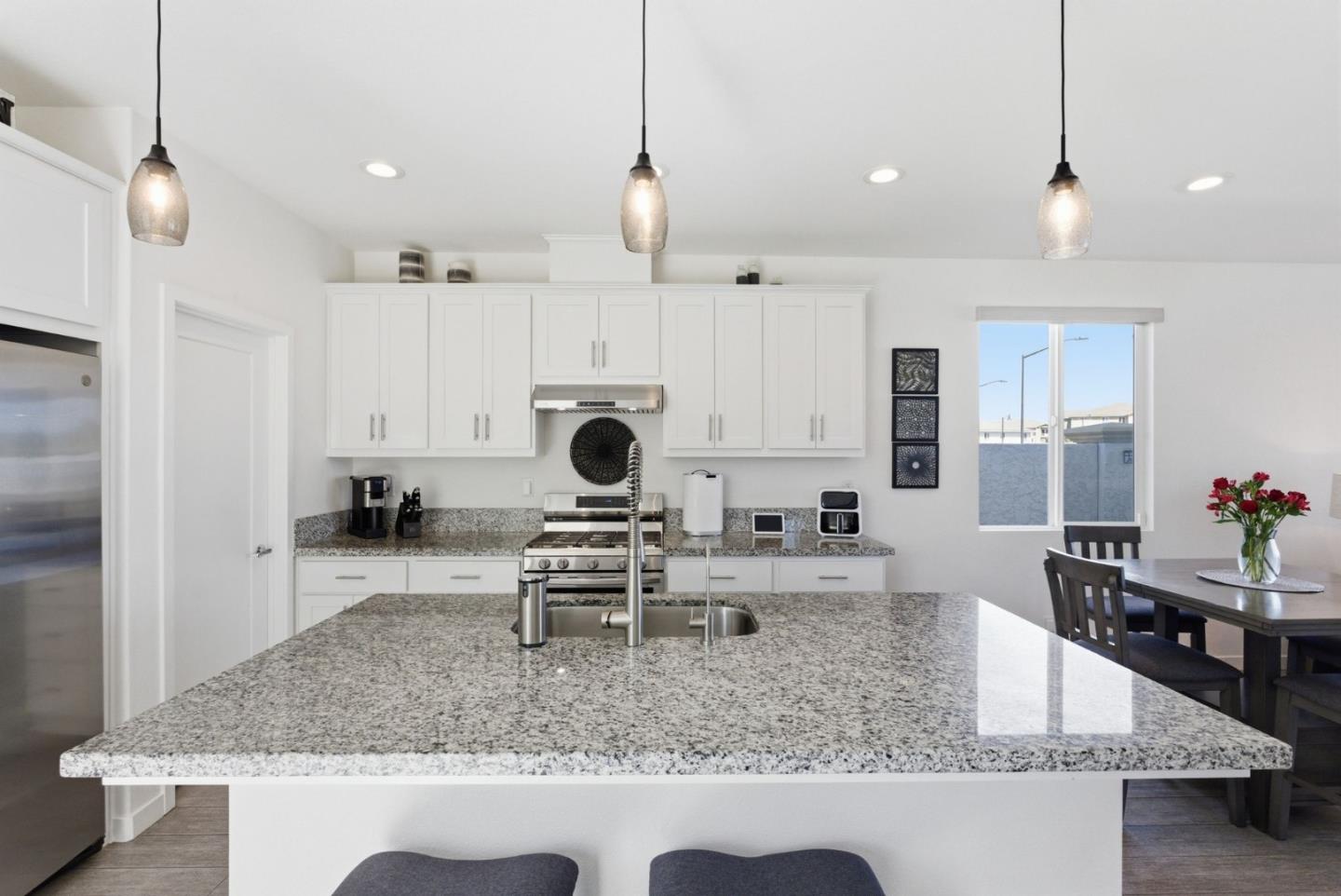 Detail Gallery Image 5 of 31 For 1325 Hernandez Way, Gilroy,  CA 95020 - 4 Beds | 3 Baths