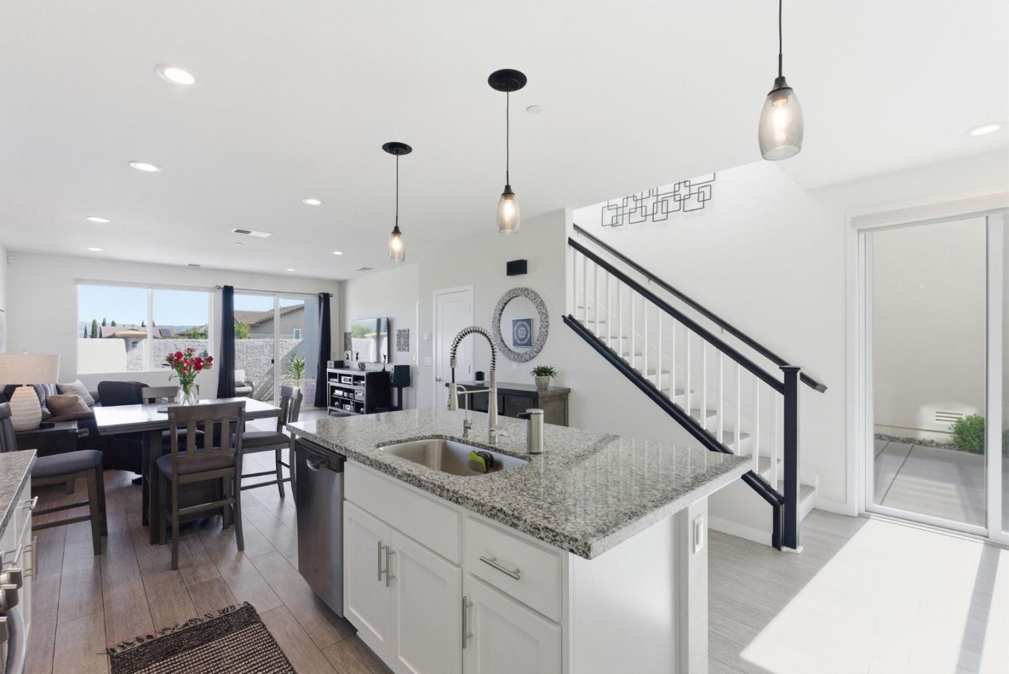 Detail Gallery Image 6 of 31 For 1325 Hernandez Way, Gilroy,  CA 95020 - 4 Beds | 3 Baths