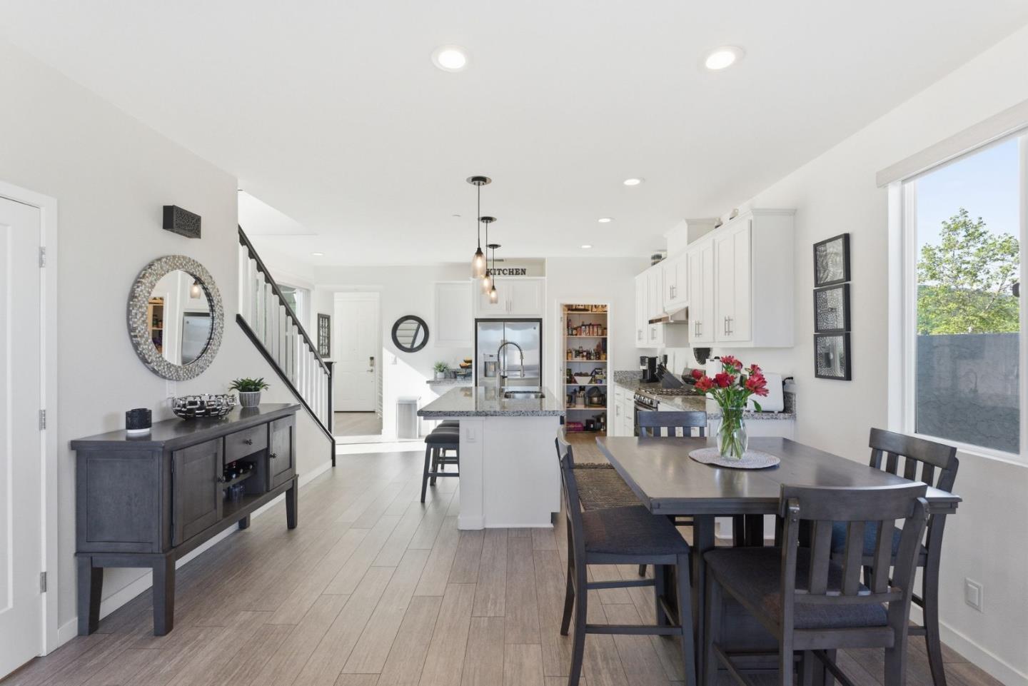 Detail Gallery Image 7 of 31 For 1325 Hernandez Way, Gilroy,  CA 95020 - 4 Beds | 3 Baths