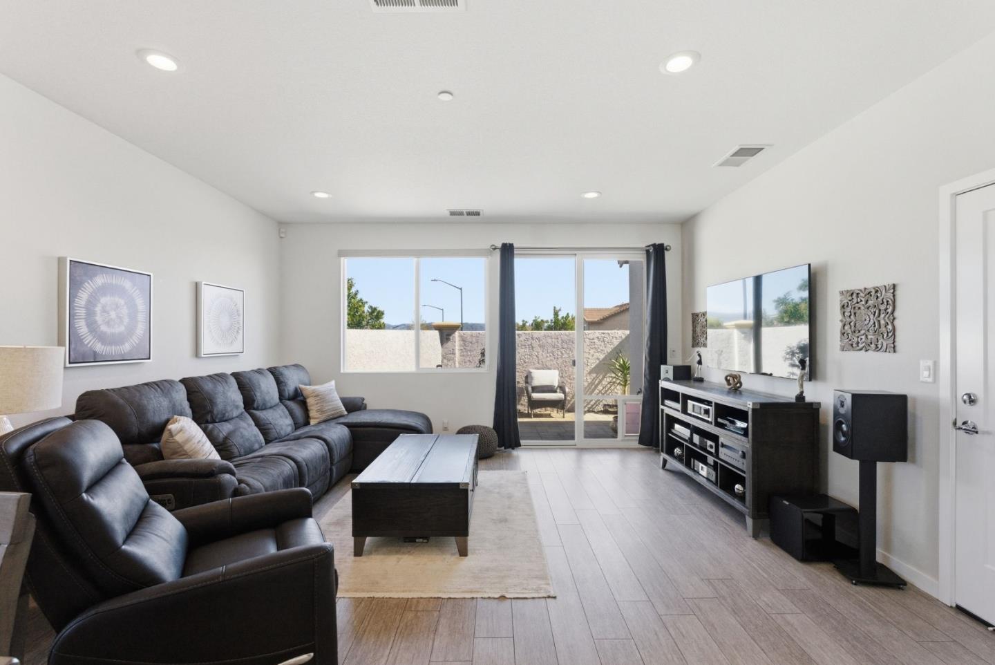 Detail Gallery Image 8 of 31 For 1325 Hernandez Way, Gilroy,  CA 95020 - 4 Beds | 3 Baths