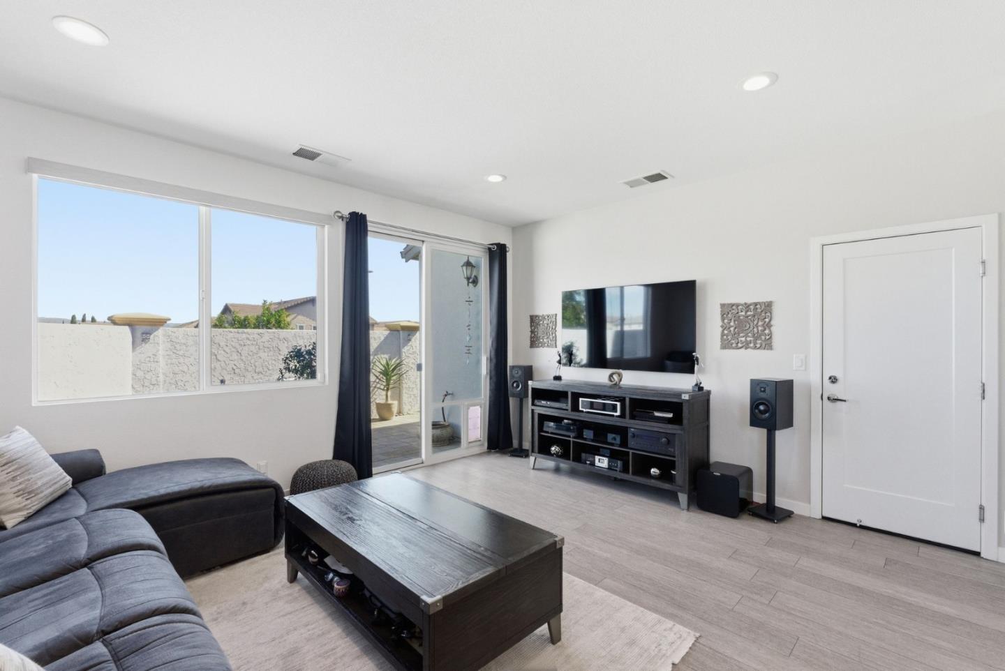 Detail Gallery Image 9 of 31 For 1325 Hernandez Way, Gilroy,  CA 95020 - 4 Beds | 3 Baths