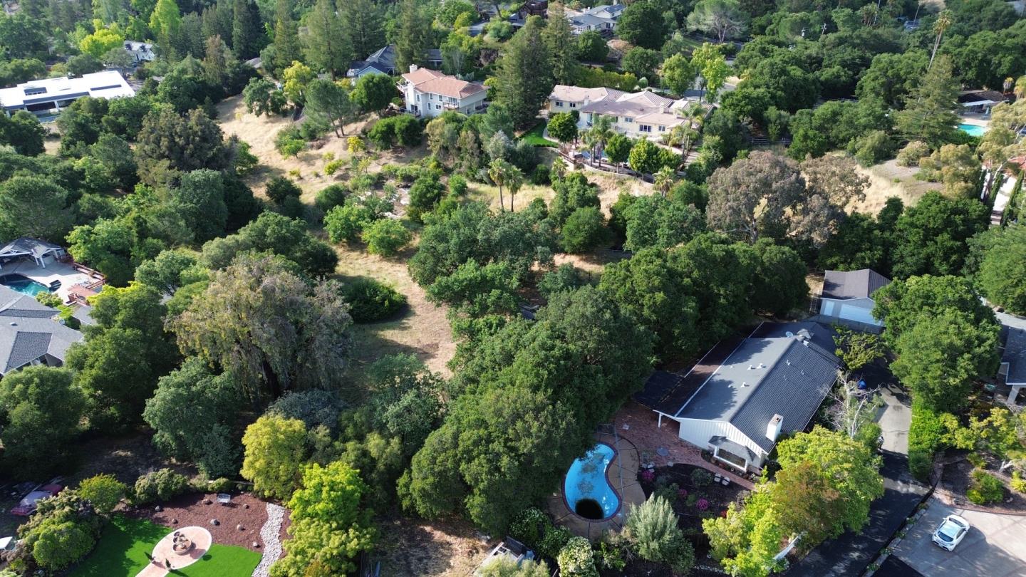 Detail Gallery Image 10 of 23 For 18627 Ambleside Ln, Saratoga,  CA 95070 - 4 Beds | 2 Baths