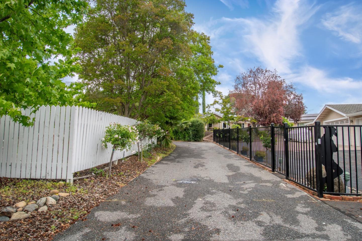 Detail Gallery Image 19 of 23 For 18627 Ambleside Ln, Saratoga,  CA 95070 - 4 Beds | 2 Baths