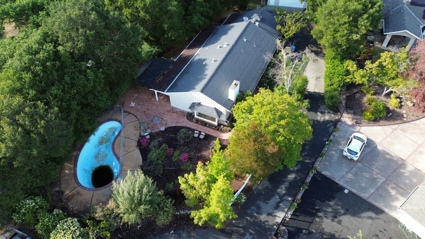 Detail Gallery Image 8 of 23 For 18627 Ambleside Ln, Saratoga,  CA 95070 - 4 Beds | 2 Baths