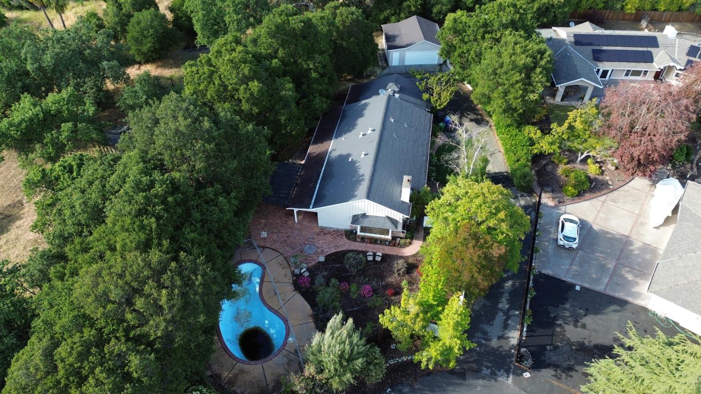 Detail Gallery Image 9 of 23 For 18627 Ambleside Ln, Saratoga,  CA 95070 - 4 Beds | 2 Baths