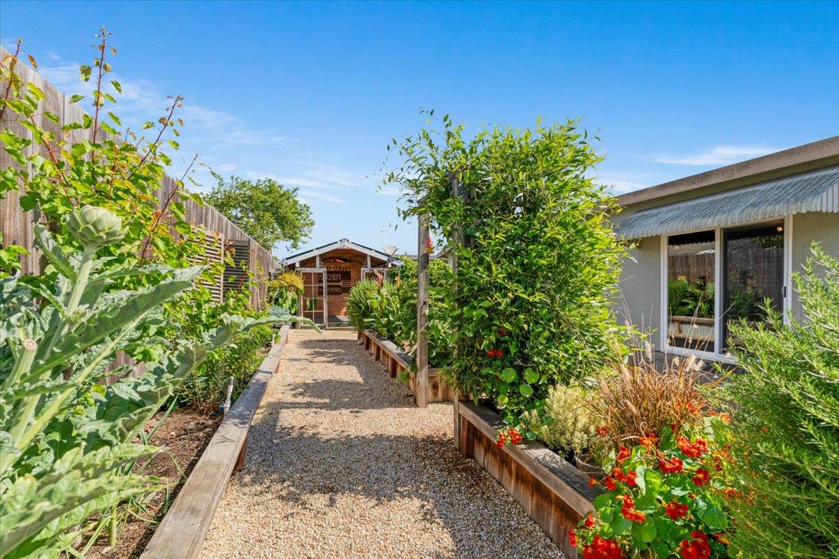 Detail Gallery Image 28 of 35 For 601 Cedar Dr, Watsonville,  CA 95076 - 3 Beds | 1/1 Baths