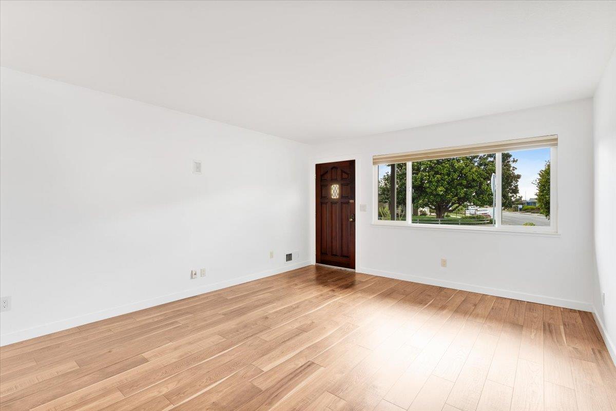 Detail Gallery Image 4 of 35 For 601 Cedar Dr, Watsonville,  CA 95076 - 3 Beds | 1/1 Baths