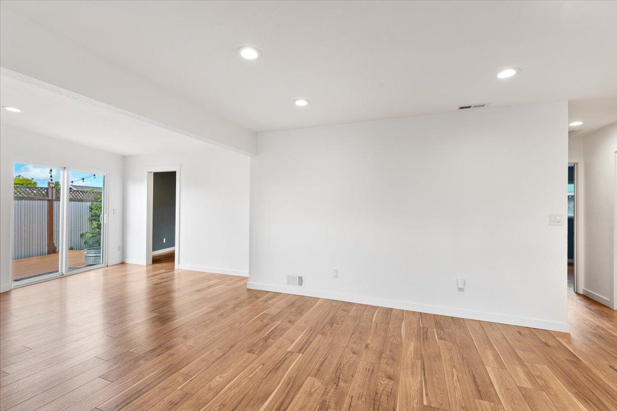 Detail Gallery Image 5 of 35 For 601 Cedar Dr, Watsonville,  CA 95076 - 3 Beds | 1/1 Baths