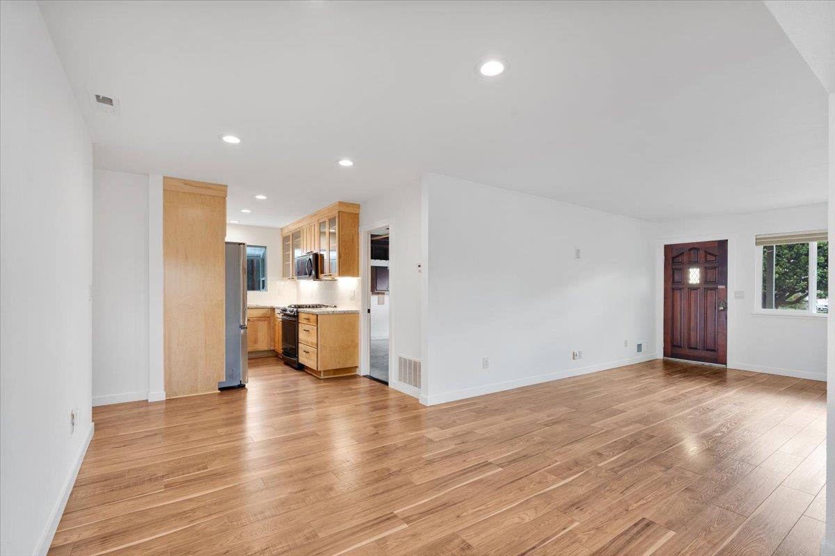 Detail Gallery Image 6 of 35 For 601 Cedar Dr, Watsonville,  CA 95076 - 3 Beds | 1/1 Baths