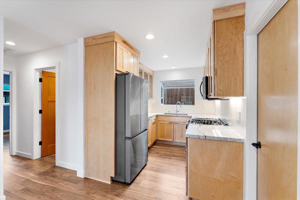 Detail Gallery Image 9 of 35 For 601 Cedar Dr, Watsonville,  CA 95076 - 3 Beds | 1/1 Baths