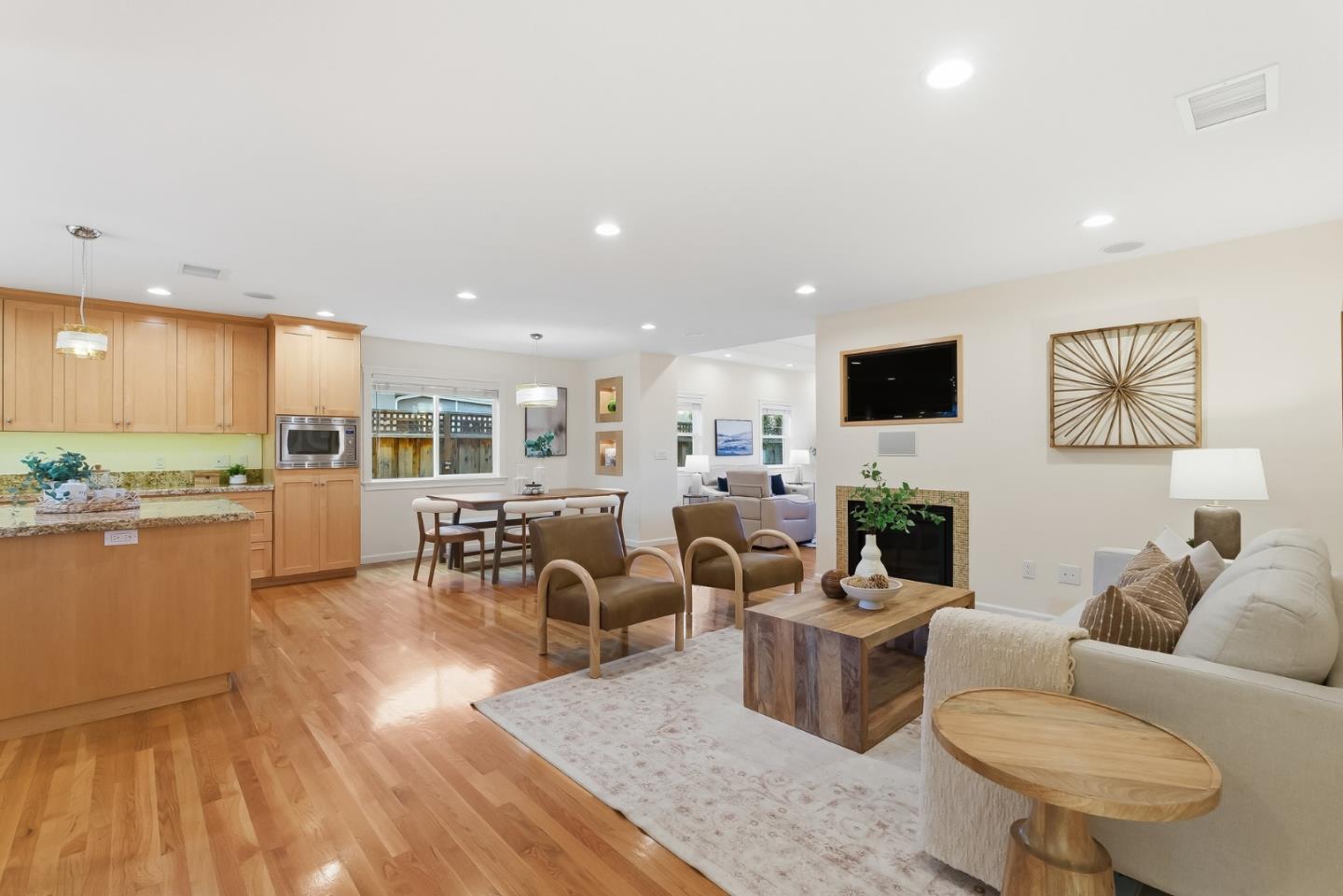 Detail Gallery Image 11 of 47 For 1095 Noriega Ave, Sunnyvale,  CA 94086 - 3 Beds | 2 Baths