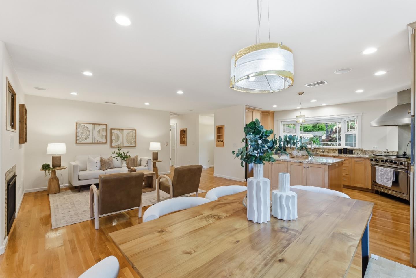 Detail Gallery Image 13 of 47 For 1095 Noriega Ave, Sunnyvale,  CA 94086 - 3 Beds | 2 Baths