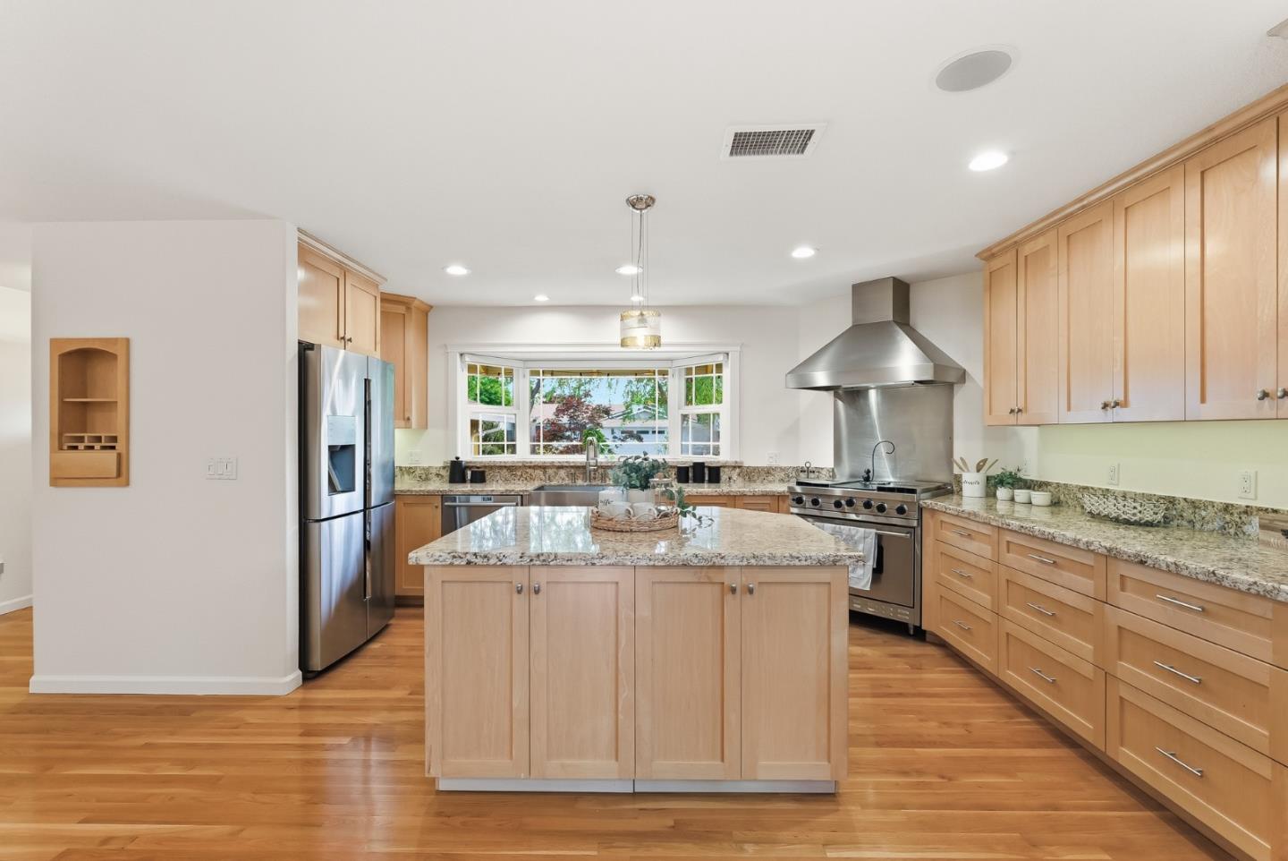 Detail Gallery Image 14 of 47 For 1095 Noriega Ave, Sunnyvale,  CA 94086 - 3 Beds | 2 Baths