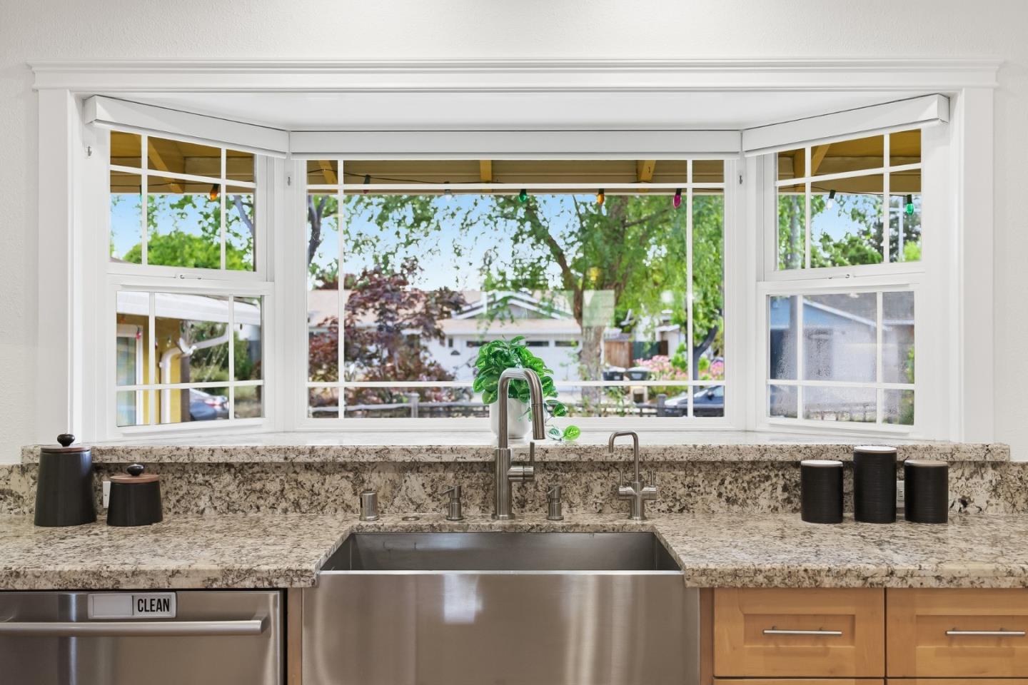 Detail Gallery Image 15 of 47 For 1095 Noriega Ave, Sunnyvale,  CA 94086 - 3 Beds | 2 Baths