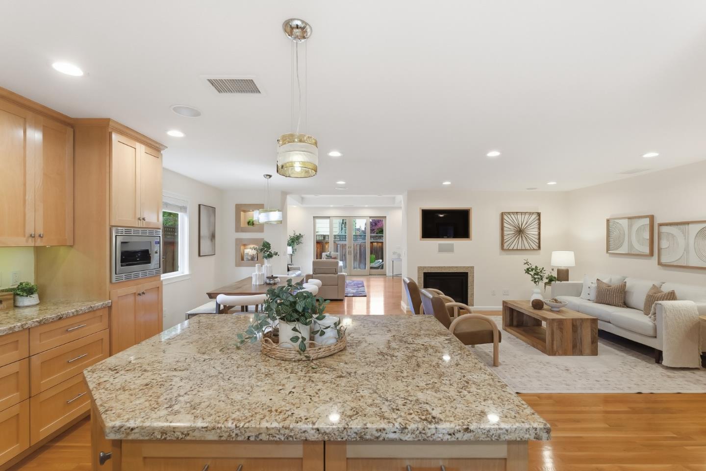 Detail Gallery Image 16 of 47 For 1095 Noriega Ave, Sunnyvale,  CA 94086 - 3 Beds | 2 Baths