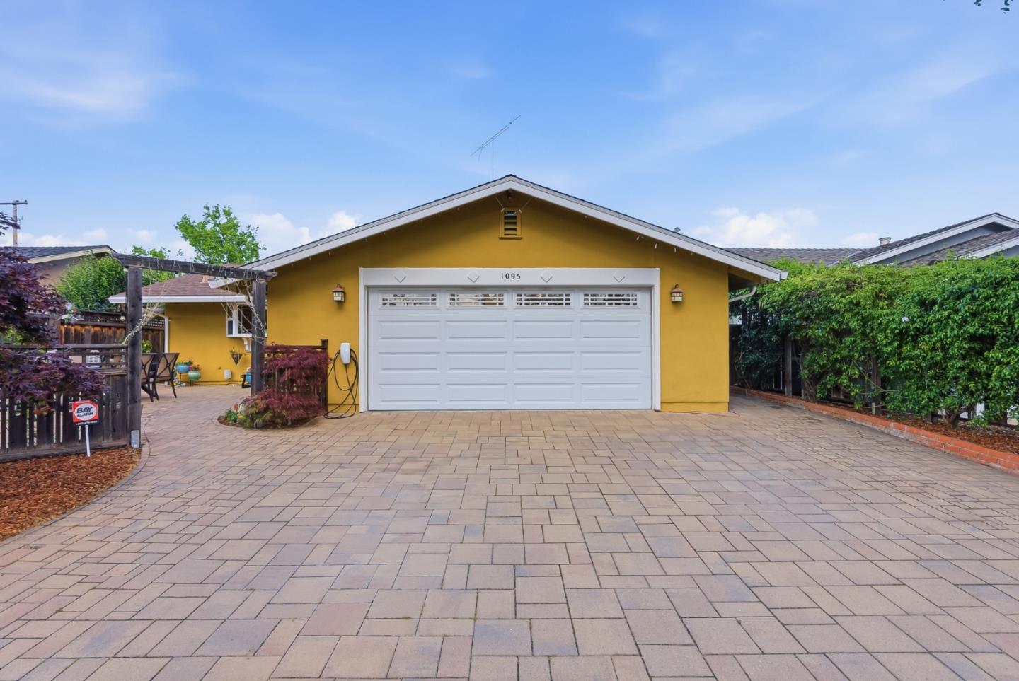 Detail Gallery Image 3 of 47 For 1095 Noriega Ave, Sunnyvale,  CA 94086 - 3 Beds | 2 Baths