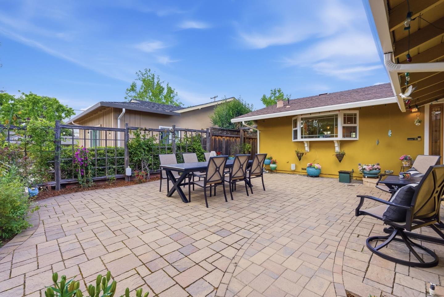 Detail Gallery Image 5 of 47 For 1095 Noriega Ave, Sunnyvale,  CA 94086 - 3 Beds | 2 Baths