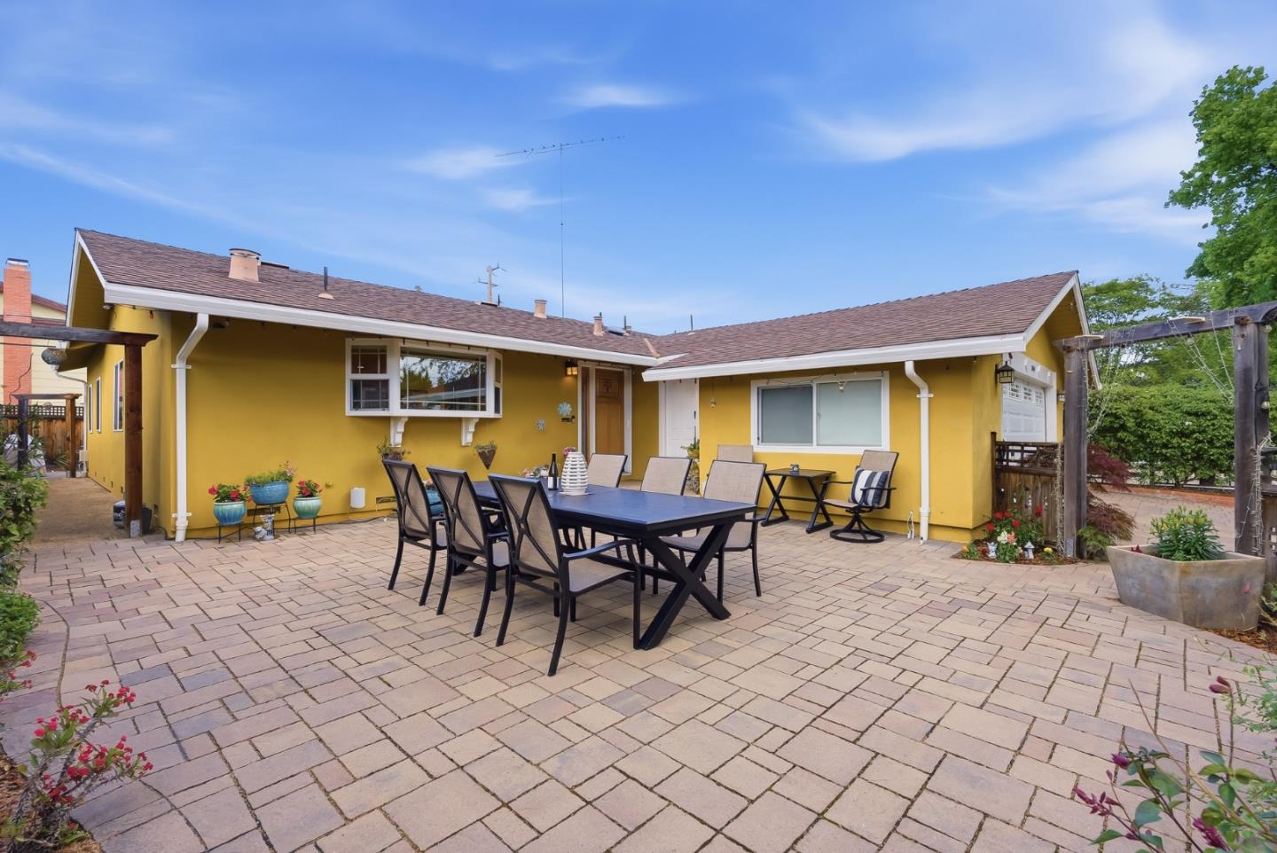 Detail Gallery Image 6 of 47 For 1095 Noriega Ave, Sunnyvale,  CA 94086 - 3 Beds | 2 Baths