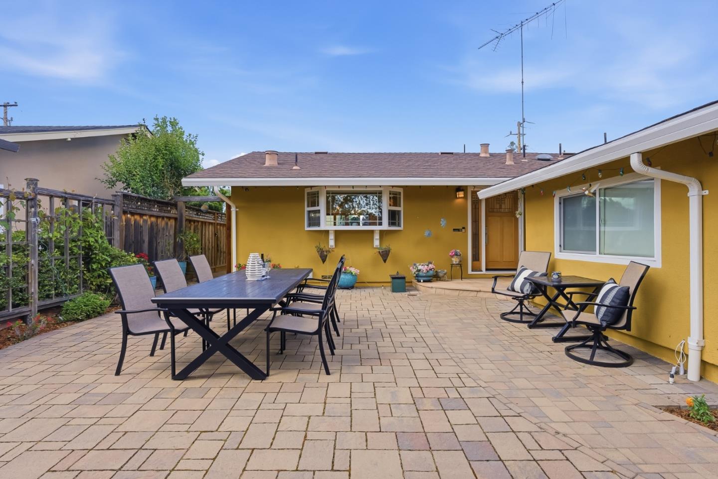 Detail Gallery Image 7 of 47 For 1095 Noriega Ave, Sunnyvale,  CA 94086 - 3 Beds | 2 Baths