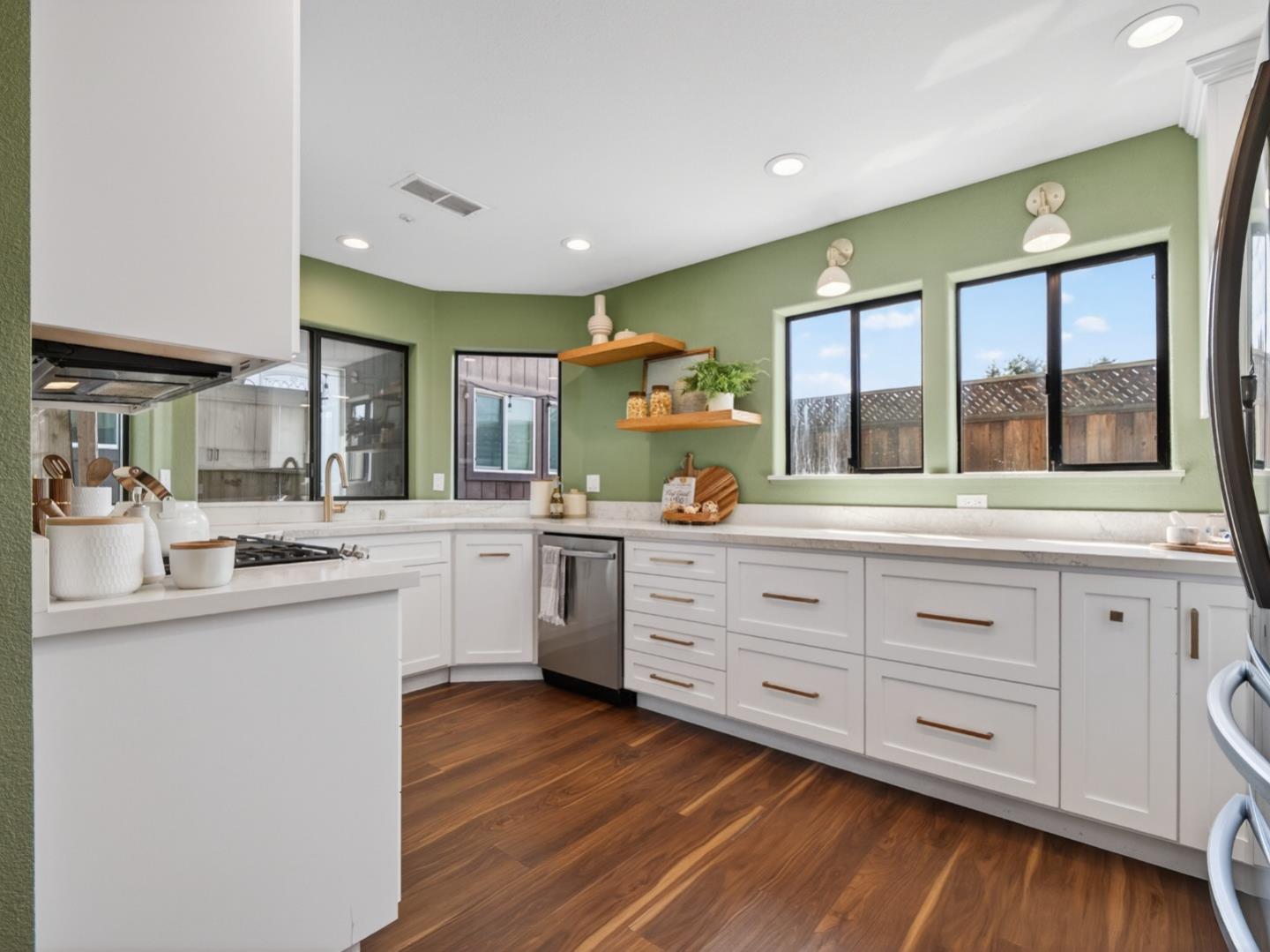 Detail Gallery Image 12 of 46 For 1764 Del Mar Ct, Santa Cruz,  CA 95062 - 3 Beds | 2/1 Baths