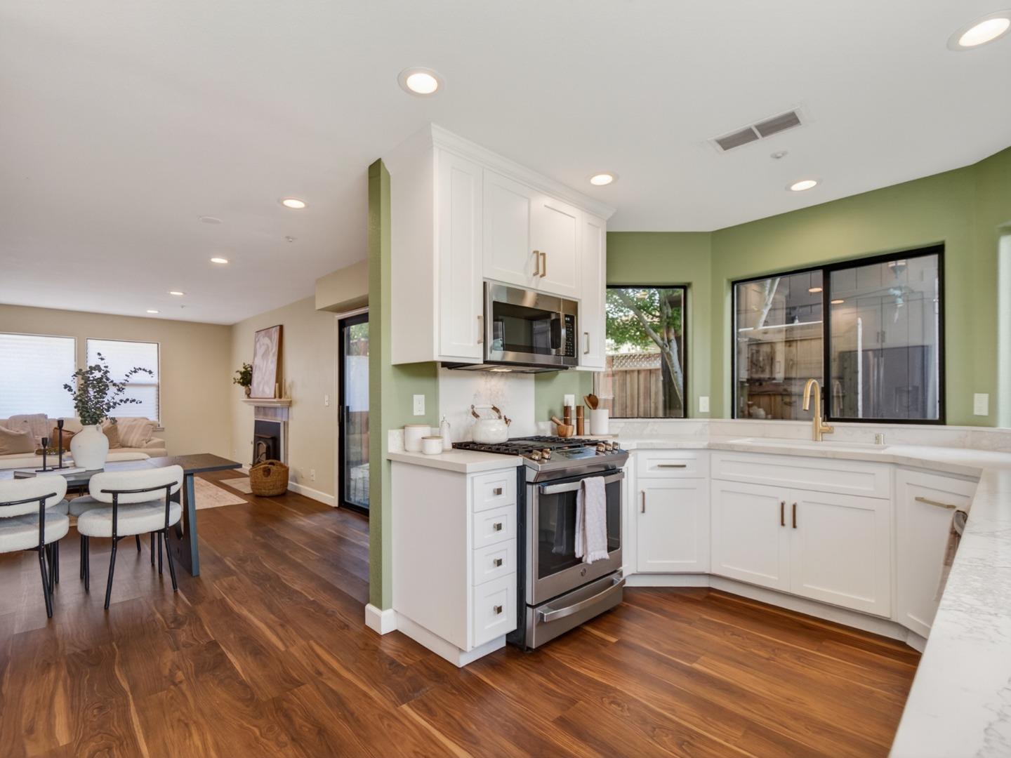 Detail Gallery Image 13 of 46 For 1764 Del Mar Ct, Santa Cruz,  CA 95062 - 3 Beds | 2/1 Baths