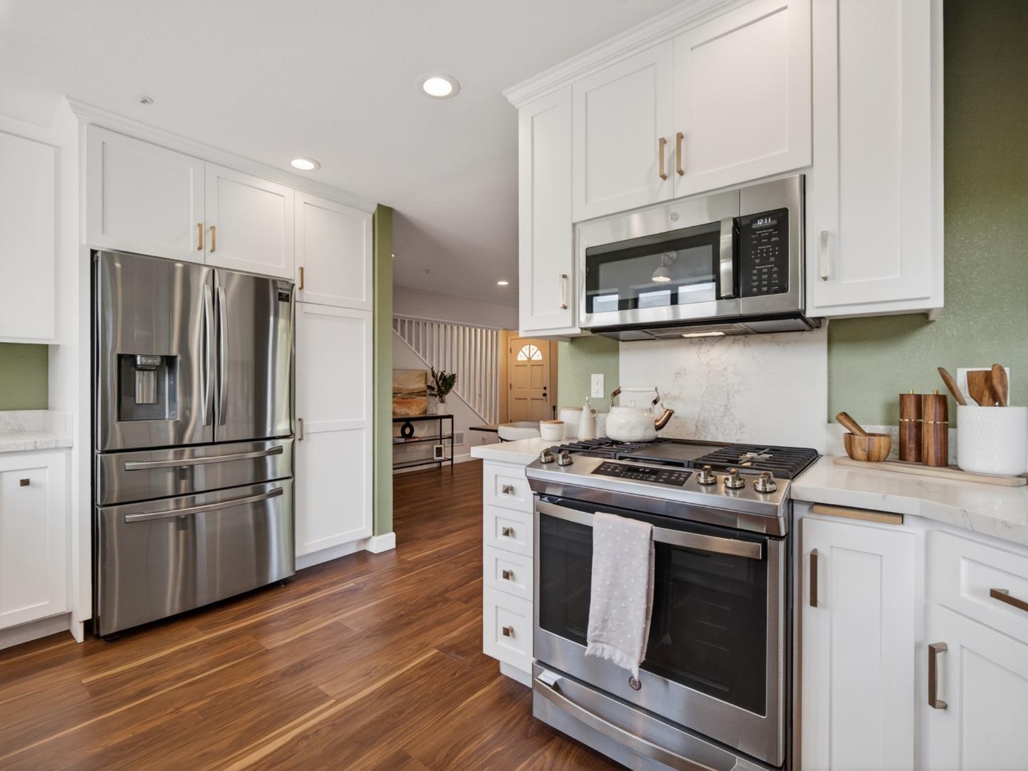 Detail Gallery Image 16 of 46 For 1764 Del Mar Ct, Santa Cruz,  CA 95062 - 3 Beds | 2/1 Baths