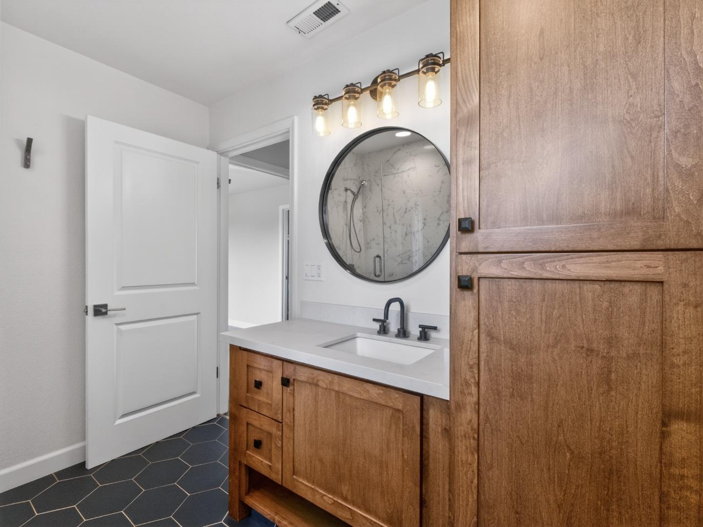 Detail Gallery Image 33 of 46 For 1764 Del Mar Ct, Santa Cruz,  CA 95062 - 3 Beds | 2/1 Baths