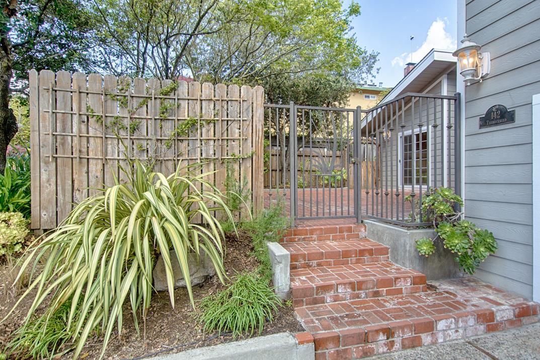 Detail Gallery Image 3 of 40 For 142 Thunderbird Dr, Aptos,  CA 95003 - 3 Beds | 2/1 Baths