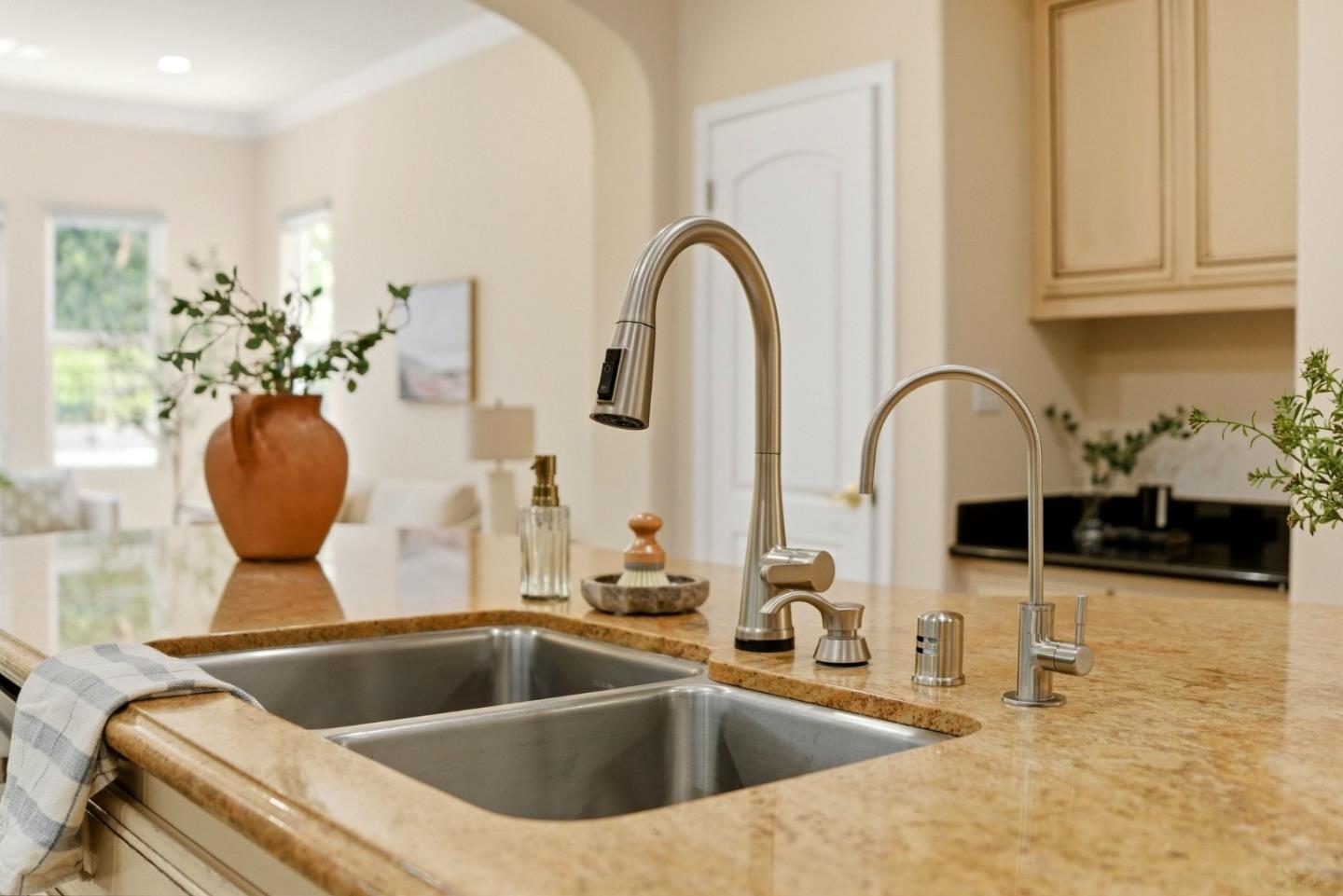 Detail Gallery Image 10 of 53 For 2631 Club Dr, Gilroy,  CA 95020 - 5 Beds | 3/1 Baths