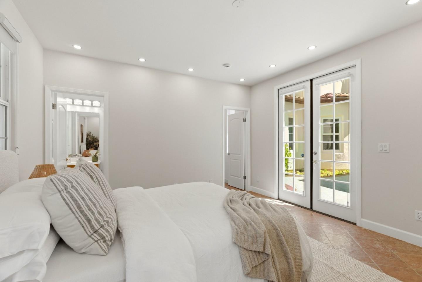 Detail Gallery Image 16 of 53 For 2631 Club Dr, Gilroy,  CA 95020 - 5 Beds | 3/1 Baths