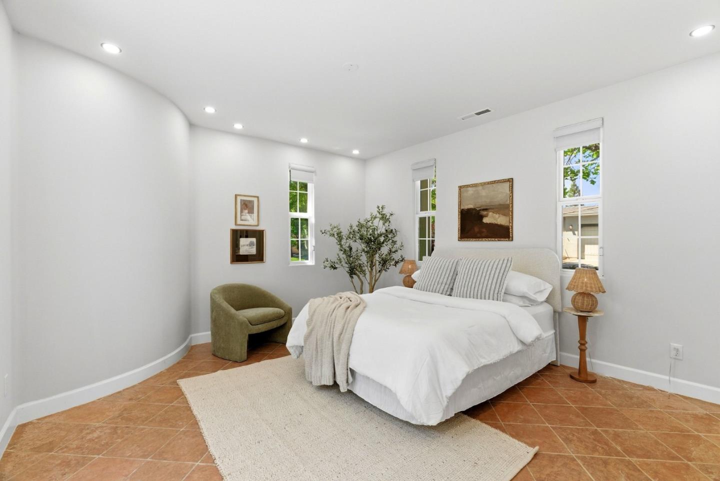 Detail Gallery Image 17 of 53 For 2631 Club Dr, Gilroy,  CA 95020 - 5 Beds | 3/1 Baths