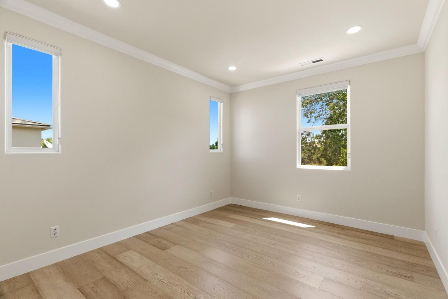 Detail Gallery Image 28 of 53 For 2631 Club Dr, Gilroy,  CA 95020 - 5 Beds | 3/1 Baths