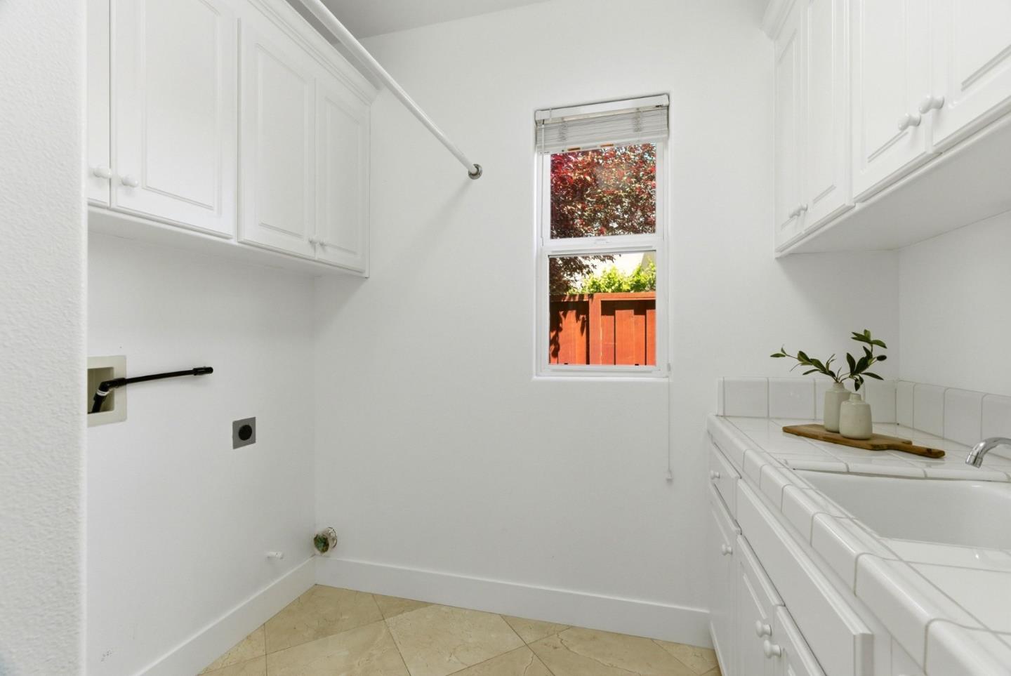 Detail Gallery Image 34 of 53 For 2631 Club Dr, Gilroy,  CA 95020 - 5 Beds | 3/1 Baths