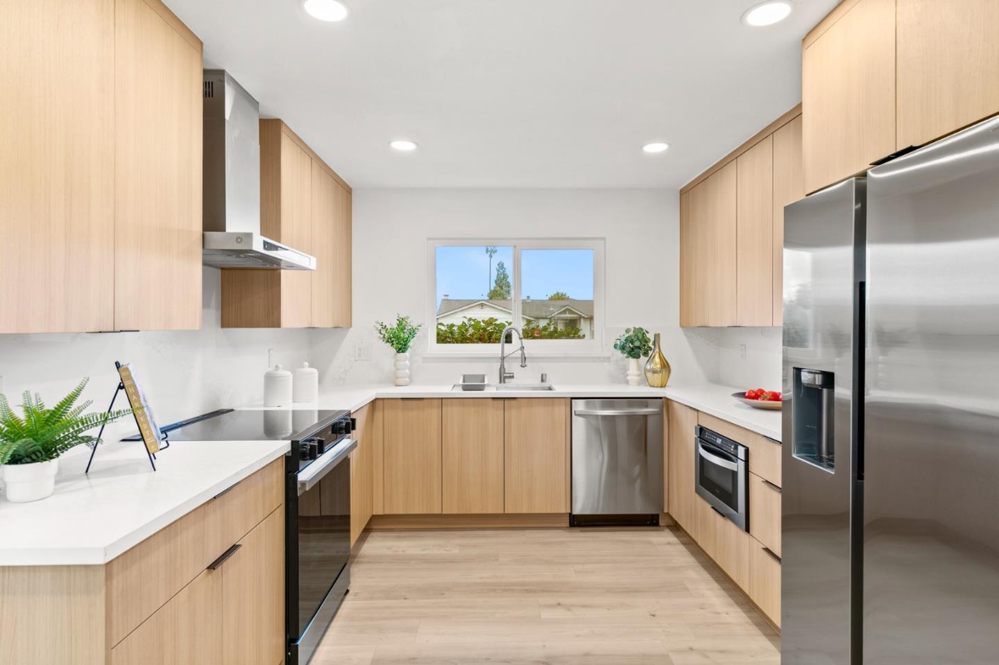 Detail Gallery Image 4 of 17 For 3282 Loma Alta Dr, Santa Clara,  CA 95051 - 4 Beds | 2/1 Baths