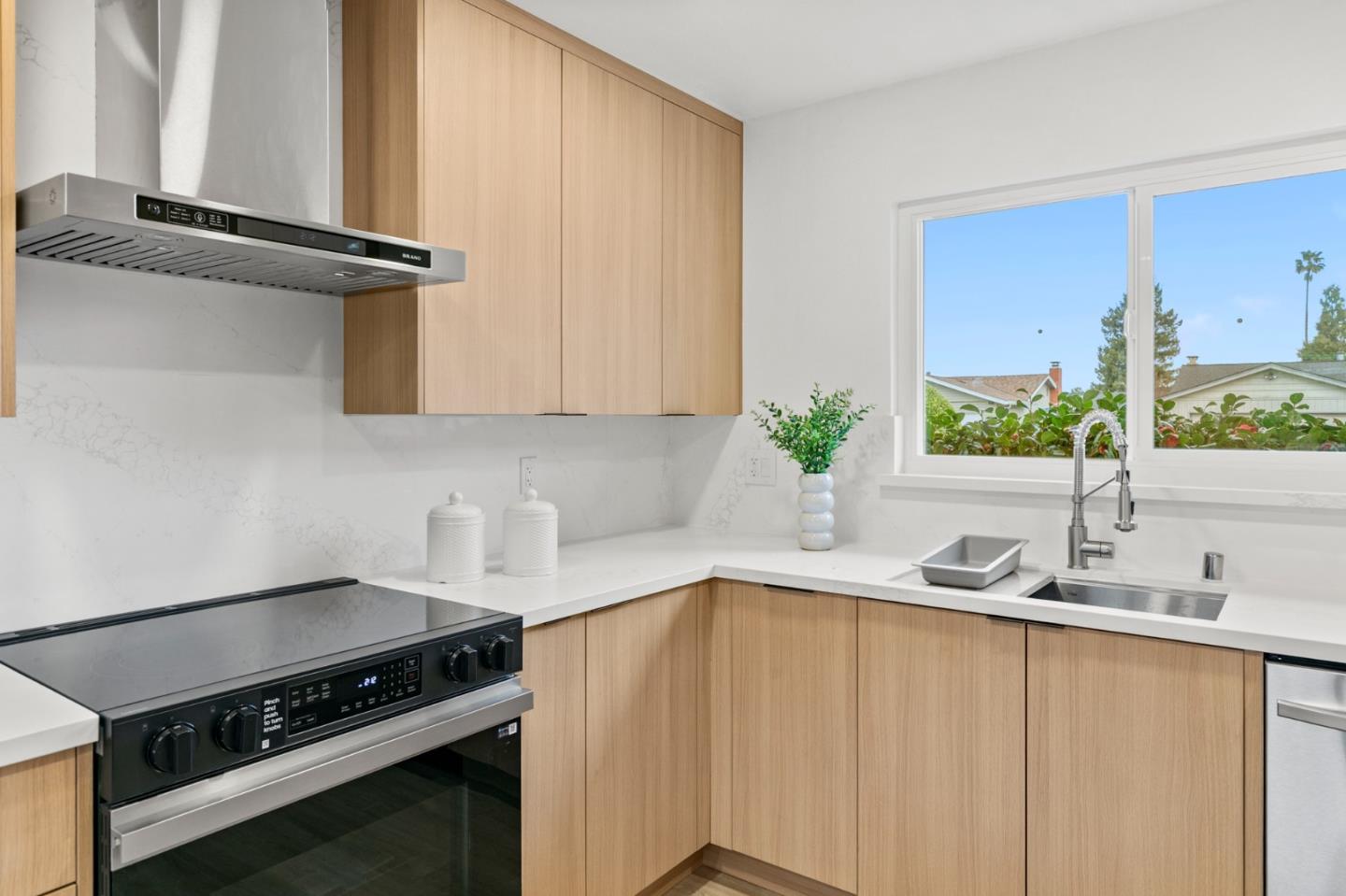 Detail Gallery Image 5 of 17 For 3282 Loma Alta Dr, Santa Clara,  CA 95051 - 4 Beds | 2/1 Baths