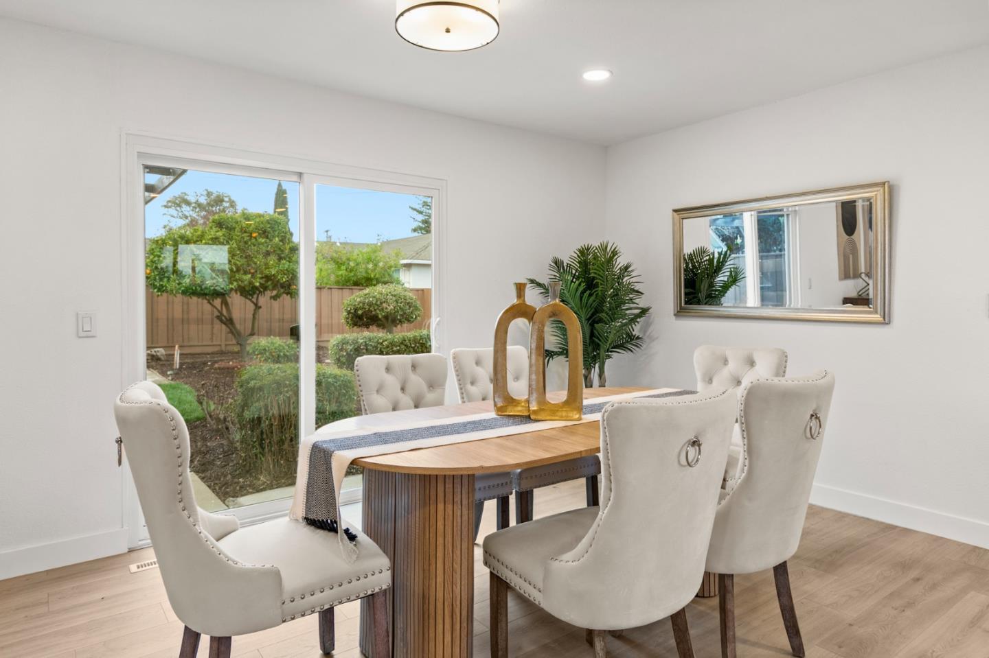 Detail Gallery Image 7 of 17 For 3282 Loma Alta Dr, Santa Clara,  CA 95051 - 4 Beds | 2/1 Baths