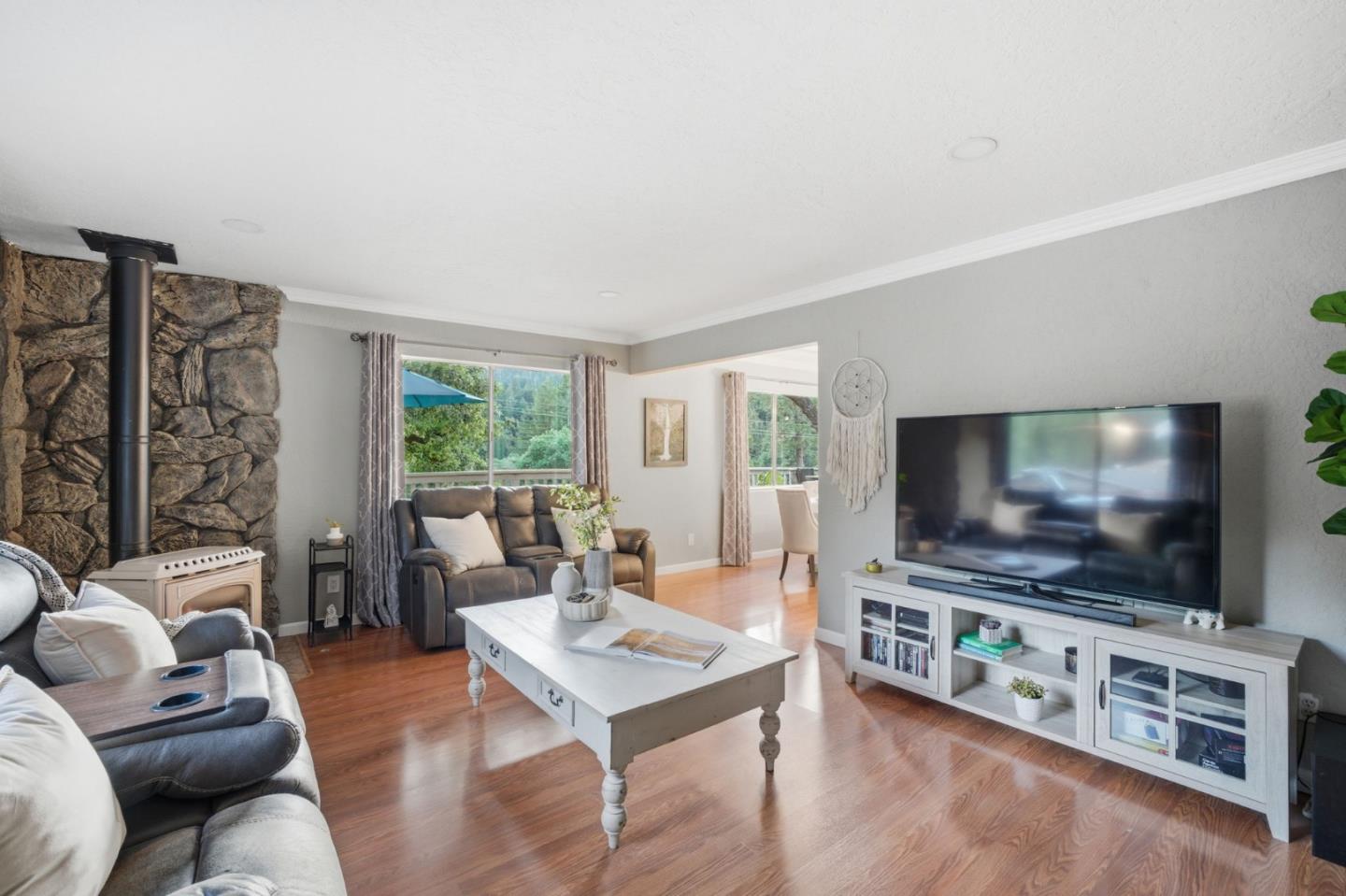 Detail Gallery Image 6 of 55 For 8684 Hihn Rd, Ben Lomond,  CA 95005 - 3 Beds | 2/1 Baths