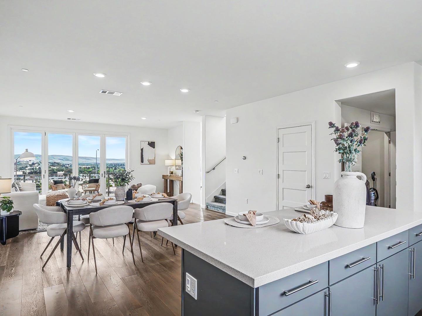 Detail Gallery Image 12 of 38 For 3072 Valley of Hearts Delight Pl, San Jose,  CA 95136 - 4 Beds | 3/1 Baths